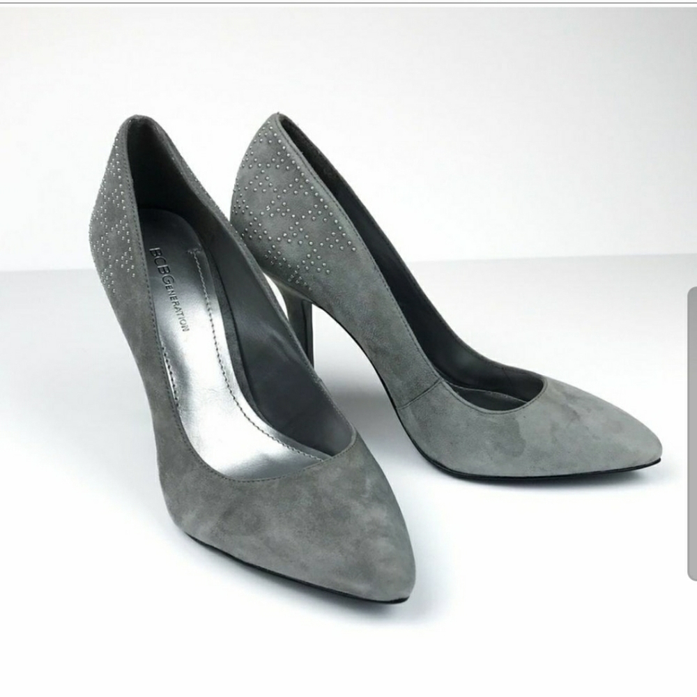 BCBG GRAY SUEDE HEELS !